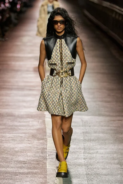 Look 28